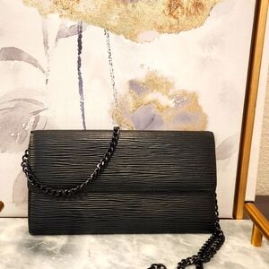 LV Vintage Epi Long Sarah Wallet in Black